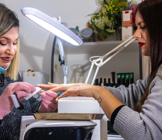 At Home Nail Extension in Delhi: Your Guide to Glamorous Nails