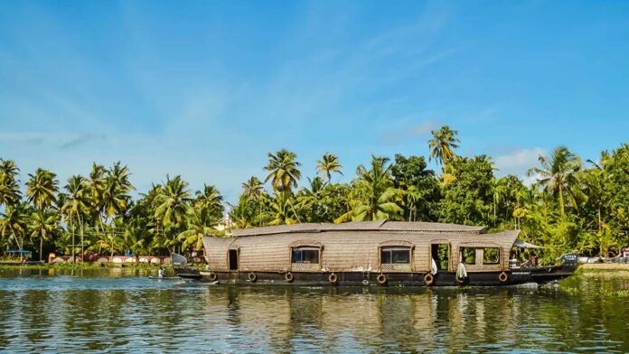 A Complete Guide to Planning a Relaxing Houseboat Holiday in Alleppey